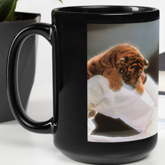 DARTFYT® Thriller — Mug Céramique Noire Collector — Vue de côté | Streetwear Premium Collection Michael Jackson