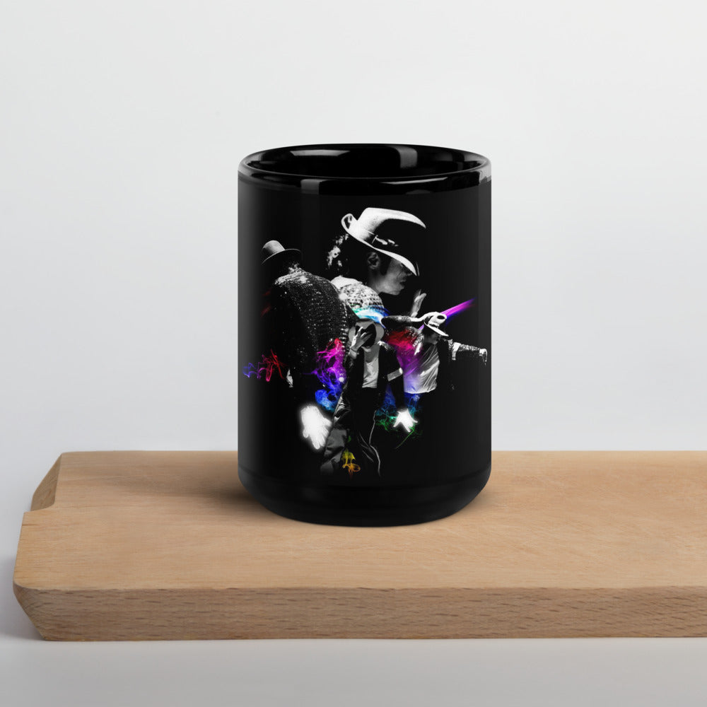 Caneca preta de cerâmica com ilustração estilizada de Michael Jackson em streetwear e elementos anime, edição colecionador.