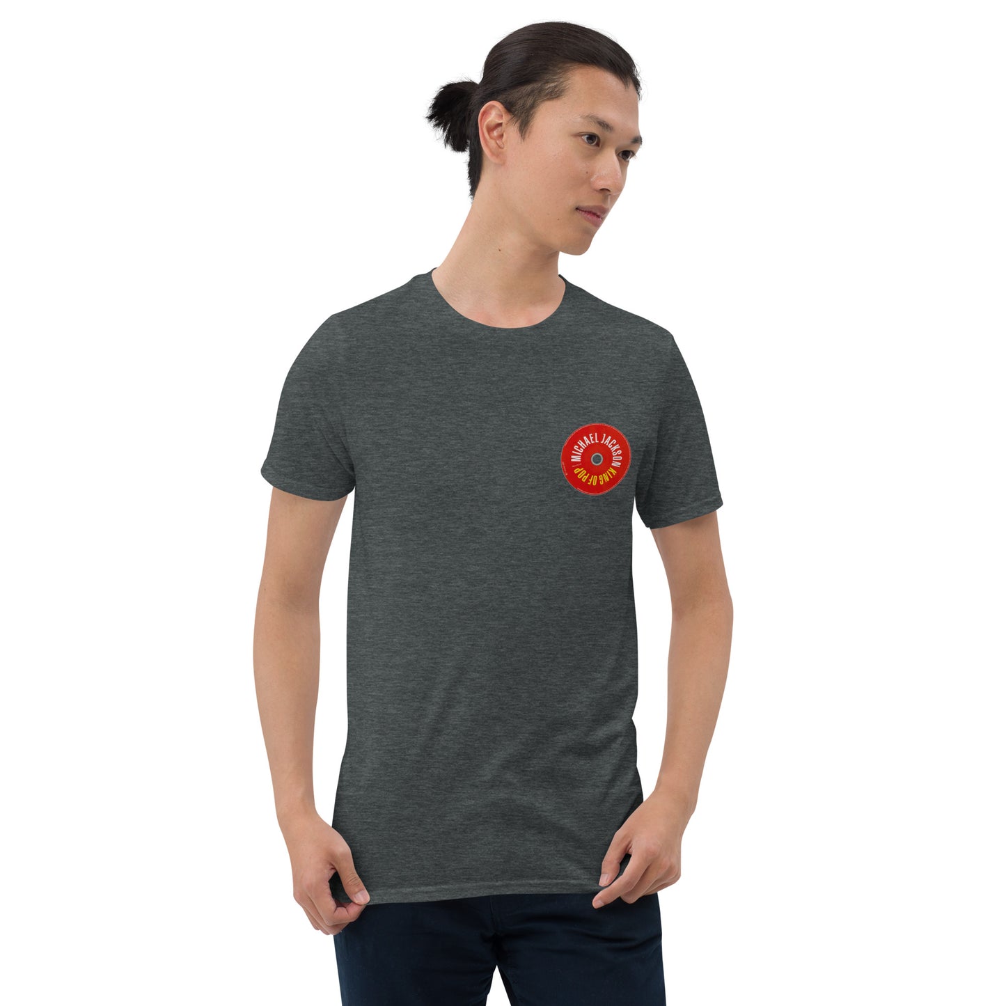 Camiseta streetwear cinza escuro oversized com estampa vermelha de Michael Jackson estilo manga França 2026 homem.