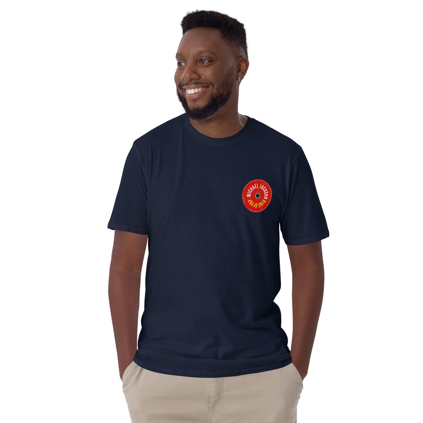 Camiseta streetwear azul marinho masculina com logo redondo vermelho e amarelo manga curta estilo 2026 França manga.
