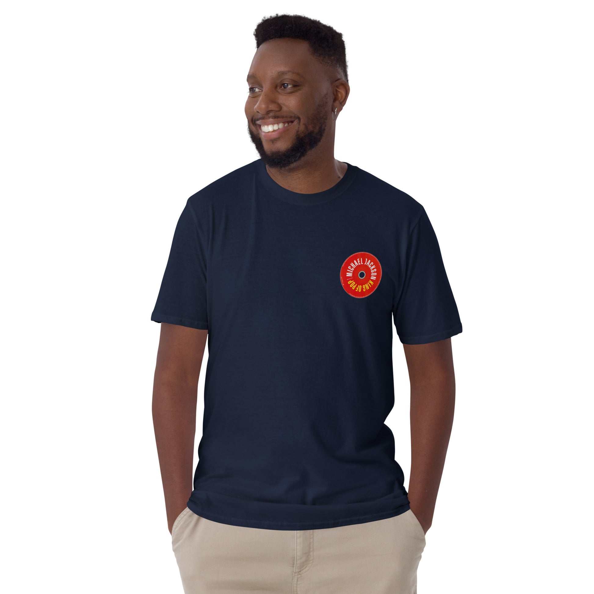Camiseta streetwear azul marinho masculina com logo redondo vermelho e amarelo manga curta estilo 2026 França manga.