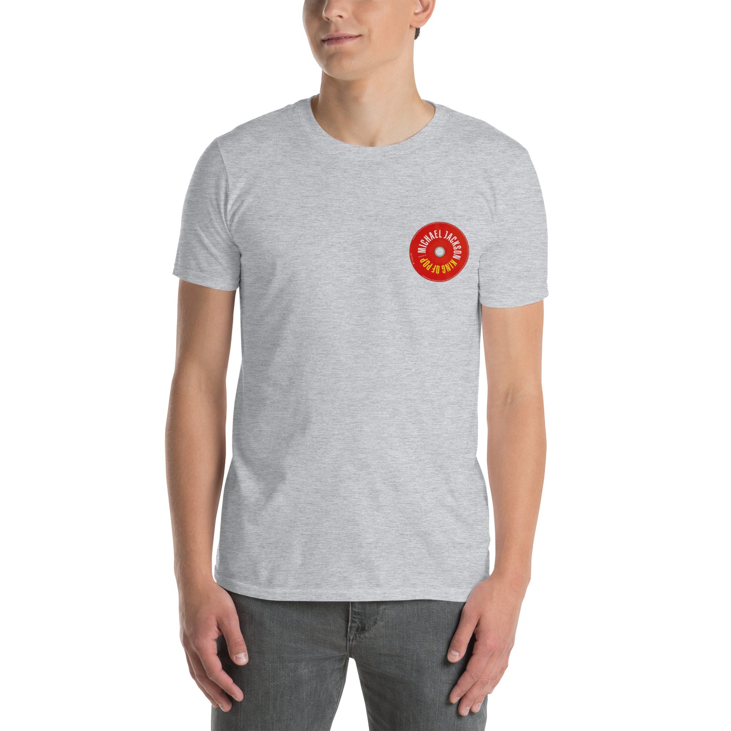 Camiseta streetwear cinza claro masculina com logo vermelho estilo manga 2026 inspirada no Japão.